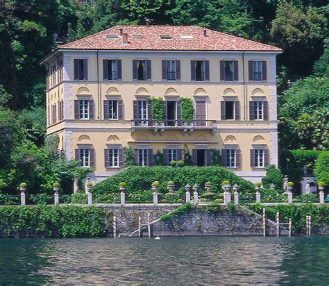 villa le fontanelle como versace vendita|Tour Donatella Versace's new home on Northern .